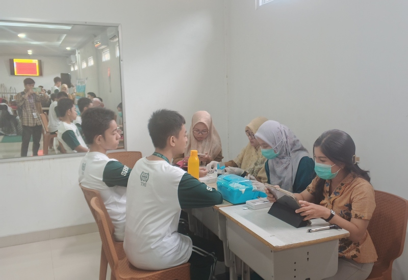  Siswa SMP dan SMA Tunas Mekar Indonesia Jalani Cek Kesehatan Gratis dari Puskesmas Satelit