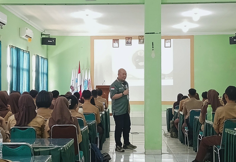  Yosrinaldo Syarief Bekali Pengurus OSIS SMA Negeri 2 Bandar Lampung dengan Materi Kepemimpinan