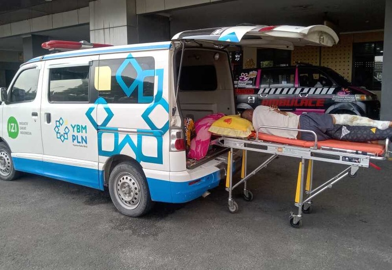  Ambulans IZI Antar Pasien Luka Bakar ke RSUD Abdul Moeloek