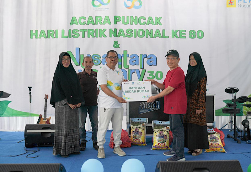  PLN Nusantara Power UP Bandar Lampung Berikan Bantuan Bedah Rumah untuk Purnabakti