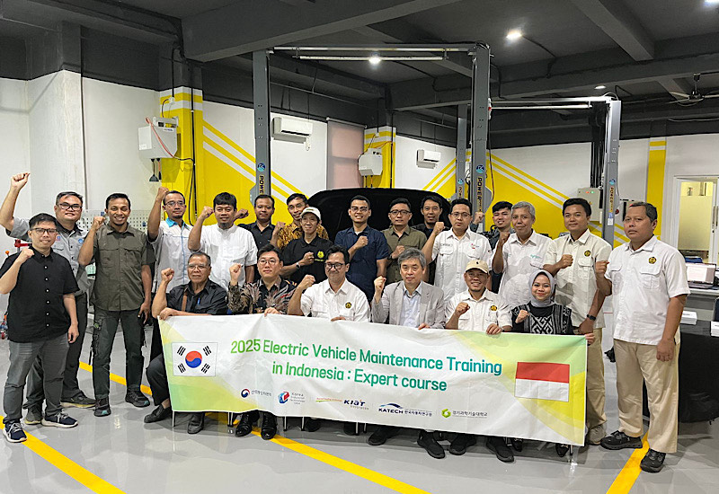  Ketua Prodi Teknik Elektro Universitas Teknokrat Indonesia Elka Pranita Raih Sertifikasi Internasional Electric Vehicle Maintenance Expert