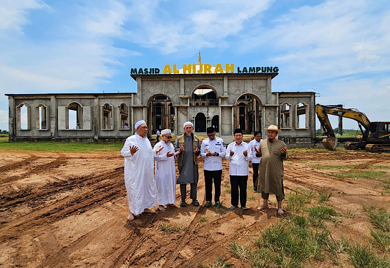 Ketua Badan Pengelola Masjid Al Hijrah Nasrullah Yusuf Ucapkan Selamat Datang kepada Peserta Tablig Akbar Indonesia Berdoa