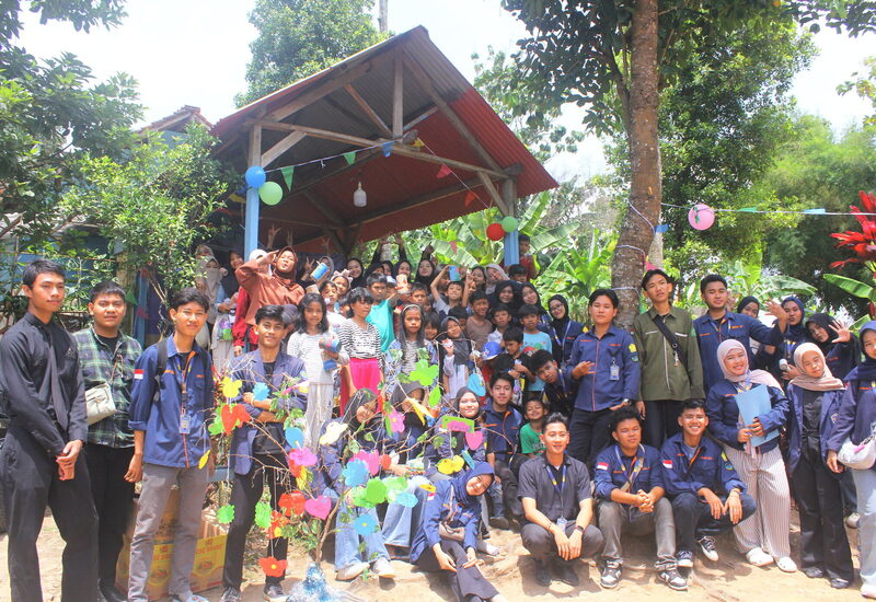  Himpunan Mahasiswa Ekonomi dan Bisnis Polinela Gelar Sosial Project 2025 di Busa Pustaka