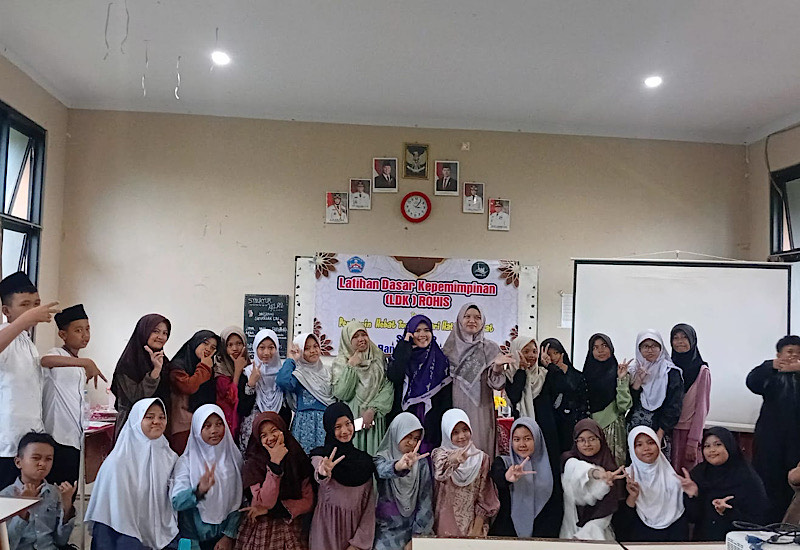 Desliyani Natalia Isi LDK Rohis SMP Negeri 32 Bandar Lampung