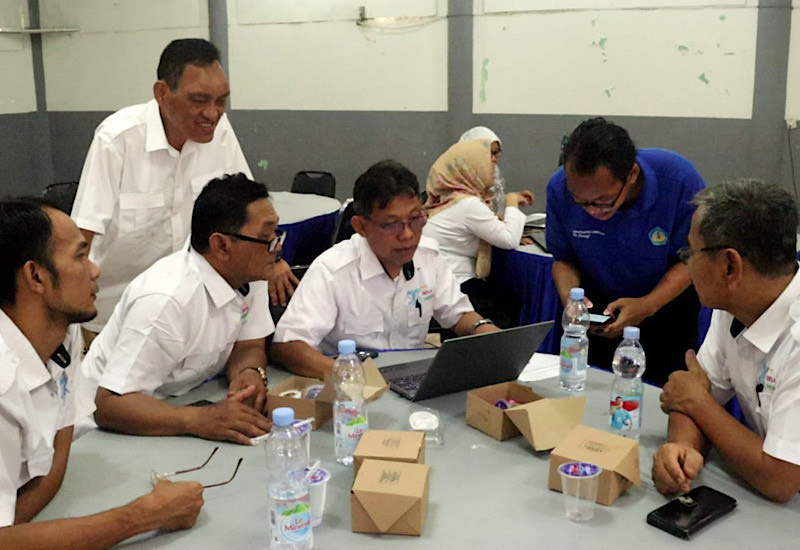  Guru SMKN 5 Bandar Lampung Terima Pelatihan Inovatif: Pemanfaatan n8n dan Chatbot Telegram untuk Transformasi Akademik