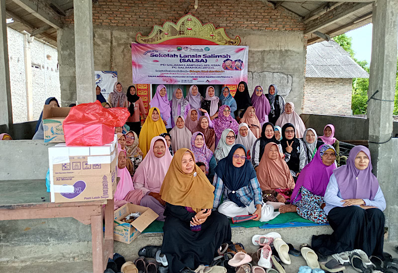  Peserta Sekolah Lansia Salimah Way Lubuk Kalianda Berlatih Terapi Psikologi