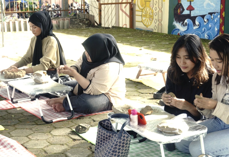  Workshop Tanah Liat Art Exhibition Commvaganza 9.0 Hadirkan Nuansa “Ternyata Rumah”