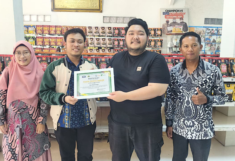  Peserta YES Scale Up Lampung Belajar Langsung dari UMKM Sukses Pringsewu: Robbani Snack dan Rafins Snack