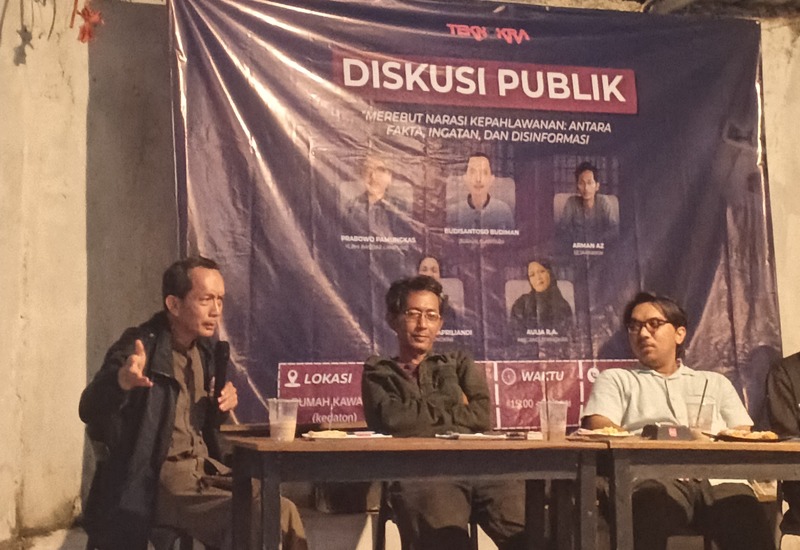  Budisantoso Budiman Baca Puisi Wiji Thukul “Aku Sang Diktator” Tutup Diskusi Publik Teknokra