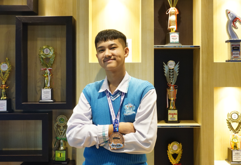  Ahmad Hadiid Arsy Saputra Siswa SMP Islam Az-Zahra Kembangkan Camilan Rostang Rendah Gula untuk Penyandang Diabetes