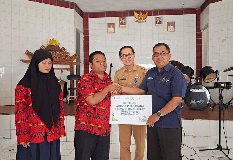  PLN Nusantara Power Unit Pembangkitan Bandar Lampung Salurkan Bantuan Sekolah Disabilitas