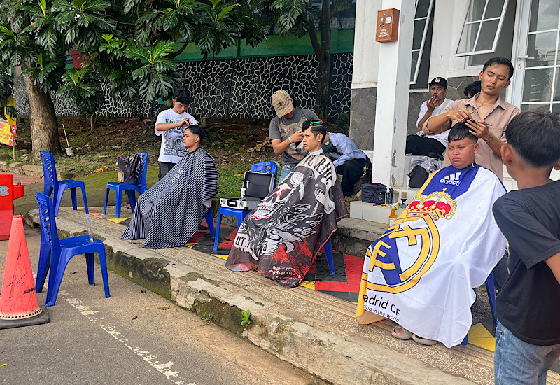  Dompet Dhuafa, Kahf, & Seniman Cukur Lampung Galang Donasi Penyintas Bencana Sumatera: Cukur Bayar Seikhlasnya