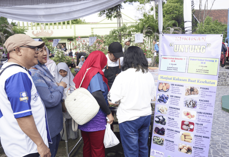  8 Boks Dagangan Lapak Kukusan “Untung” Ludes Dibeli Peserta Smanda Fun Walk