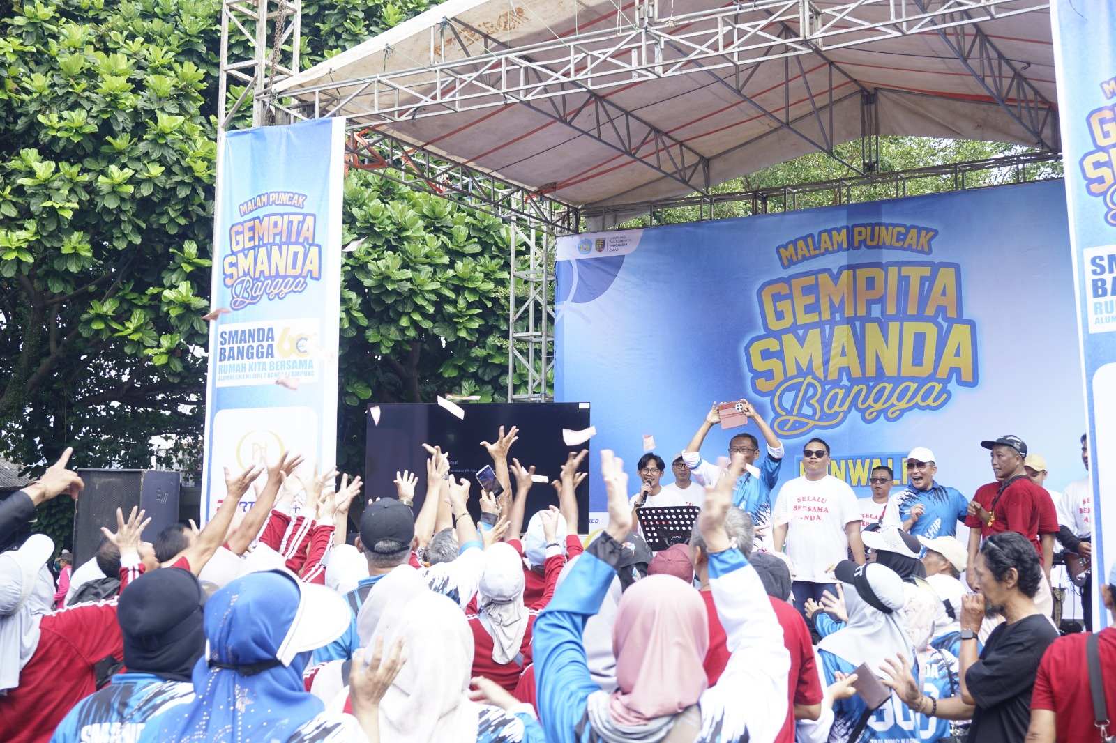  Live Music Bikin Angkatan ’89 dan ’90 Heboh di Gempita Smanda Bangga Fun Walk HUT Ke-60 SMAN 2 Bandar Lampung