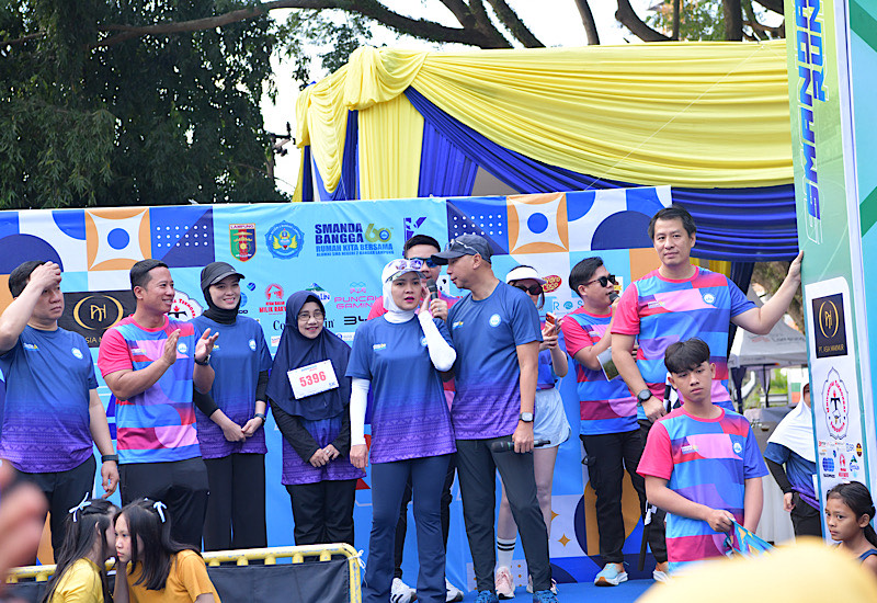  Mahathir Muhammad Dampingi Gubernur Mirza Lepas Ribuan Peserta Smanda Run 2025