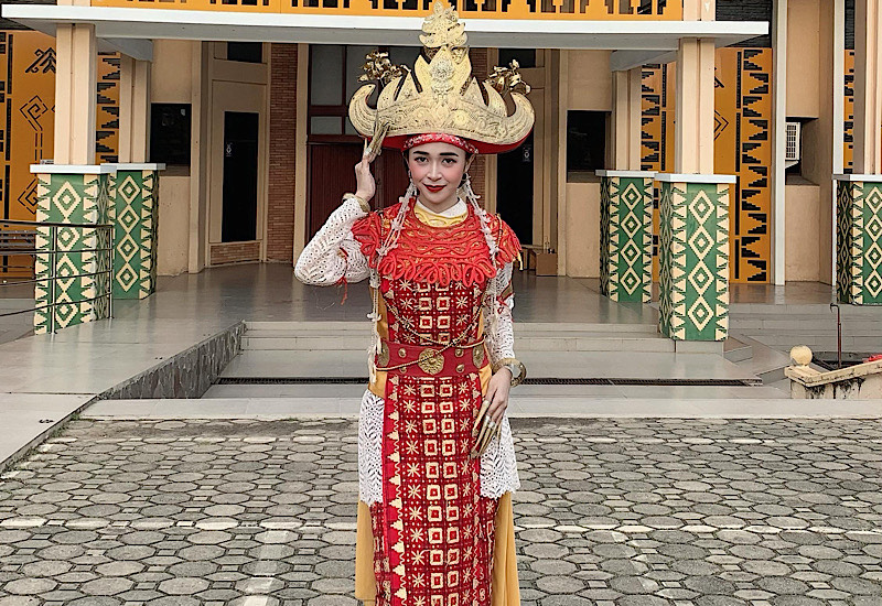  Finalis Mister Miss Lampung Ambassador Putri Pilih Bawakan Tari Sigeh Pengunten Unjuk Bakat dan Talenta Diri