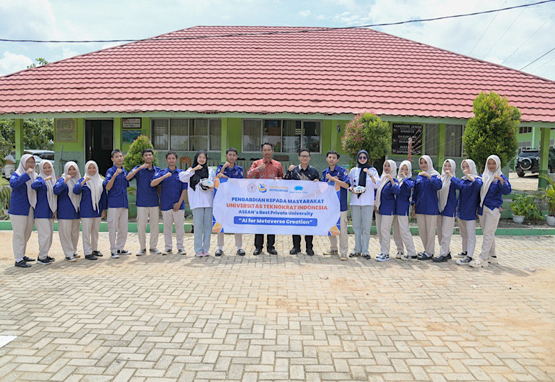  Pengabdian di SMKN 1 Tegineneng, Tim Universitas Teknokrat Indonesia Latih Guru-Siswa Manfaatkan Metaverse dan AI