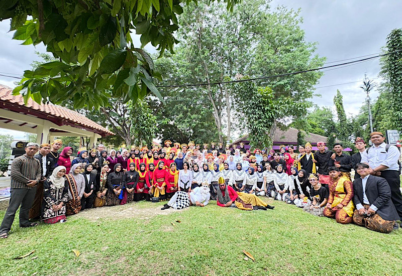  Mahasiswa PPKn Angkatan 2023 Gelar Project Multikultur Mata Kuliah Pendidikan Multikultural