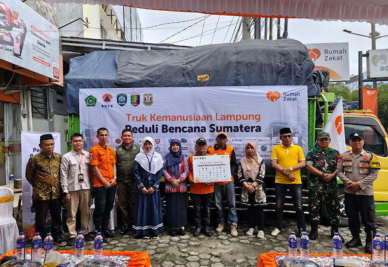  Rumah Zakat Lampung Berangkatkan Truk Kemanusiaan dan 3 Relawan untuk Penyintas Banjir Sumatera Barat