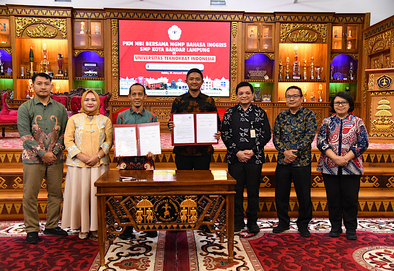  Magister Bahasa Inggris Universitas Teknokrat Indonesia Pelatihan Media Pembelajaran Bahasa Inggris Guru SMP Berbasis AI
