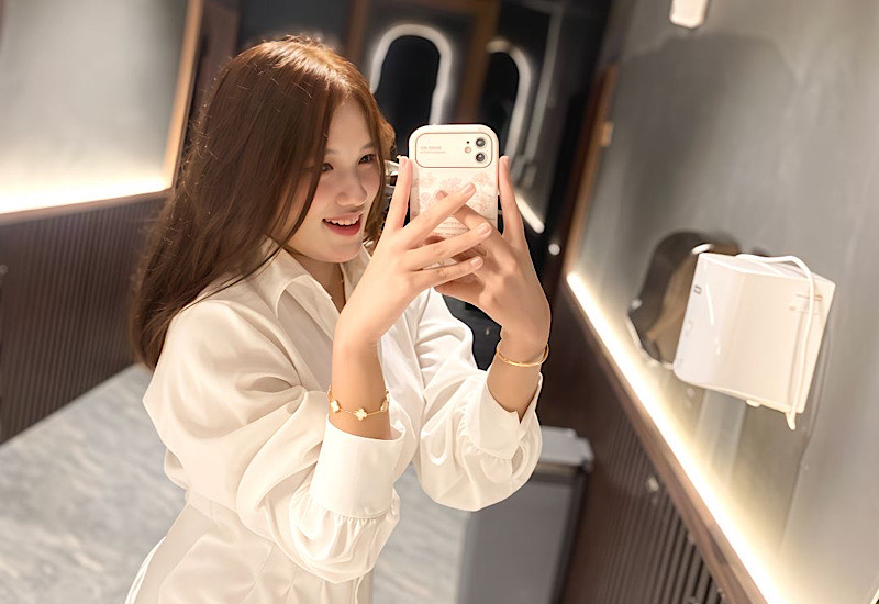 Syva Seni Agustin Nikmati Nasi Goreng Kampung Alumbra Dine & Lounge, Interior dan Eksterior Jadi Spot Foto Cantik