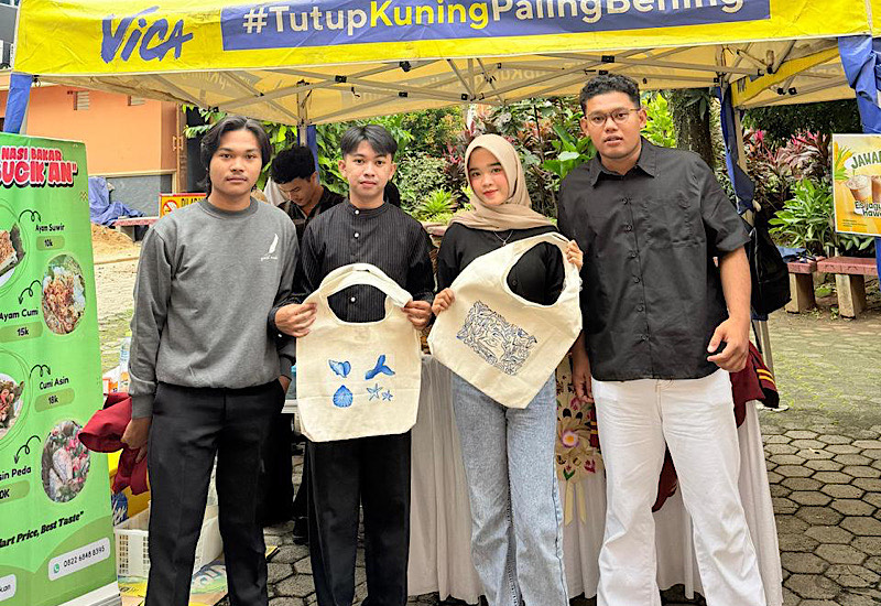  Mahasiswa Universitas Teknokrat Indonesia Inovasi Totebag Painting, Beri Kesan Eksklusif dan Personal ke Konsumen