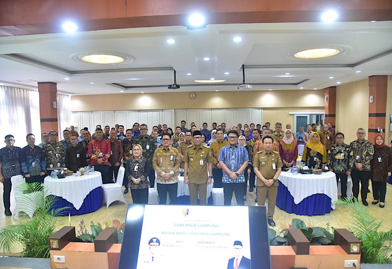 Gubernur Lampung Rahmat Mirzani Djausal Minta Bank Lampung Pakai Konsultan Analisis SWOT demi Capai Target 2026
