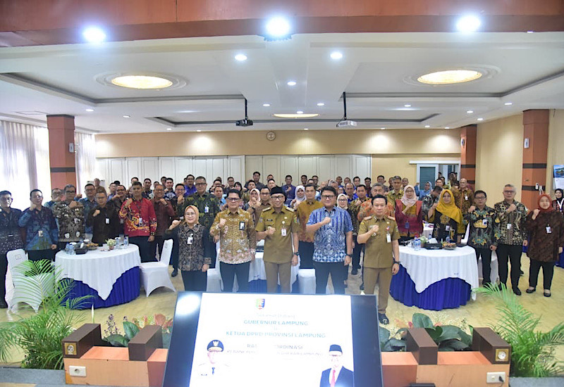 Gubernur Lampung Rahmat Mirzani Djausal Minta Bank Lampung Terapkan Reward Punishment untuk Capai Target 2026