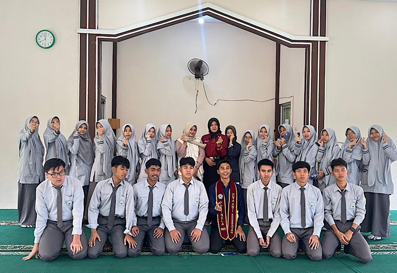  Mahasiswa Polinela & Universitas Muhammadiyah Lampung Sosialisasi Masuk Perguruan Tinggi di SMAIT Fitrah Insani Bandar Lampung