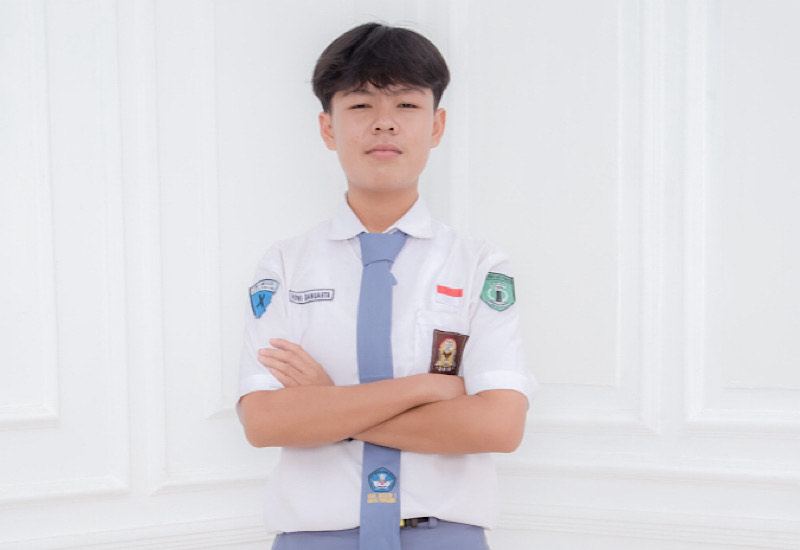  Roni Danuarta Bangga Bawa Nama SMAN 1 Karya Penggawa