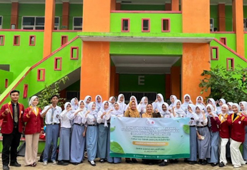  Universitas Teknokrat Indonesia Tingkatkan Kompetensi Sekretaris Profesional Siswa SMKN 8 Bandar Lampung