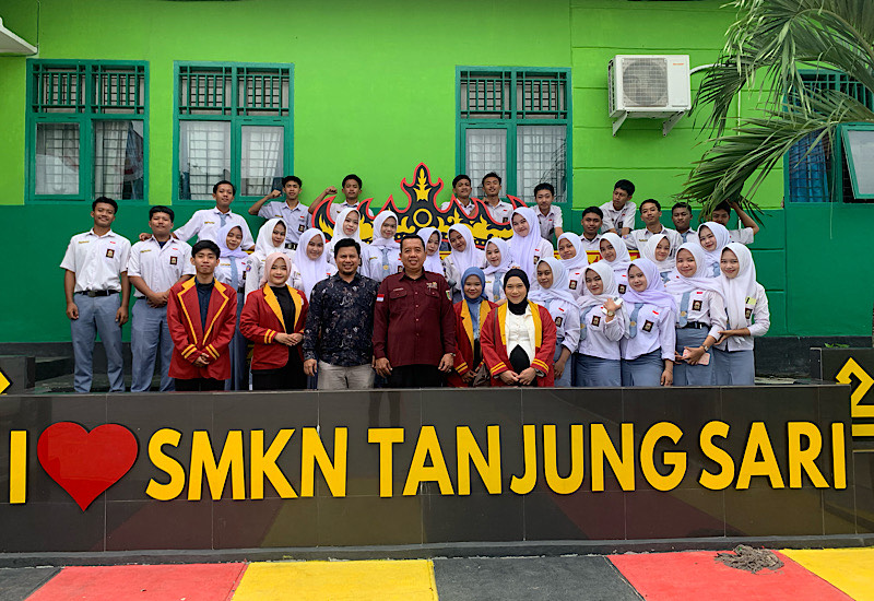  Mahasiswa Universitas Teknokrat Indonesia Latih Kompetensi Kesekretarisan Siswa SMKN Tanjung Sari Lampung Selatan