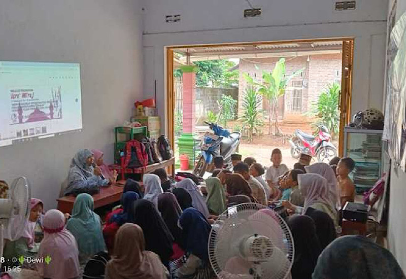  PC Salimah Purbolinggo Peringati Isra Mikraj dengan Nonton Bareng Tayangam Bahaya Tinggalkan Salat