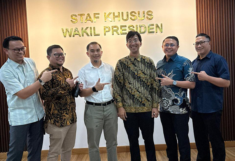  Alumni SMAN 2 Bandar Lampung Angkatan 1997 Sambangi Achmad Adhitya di Kantor Staf Khusus Wakil Presiden RI