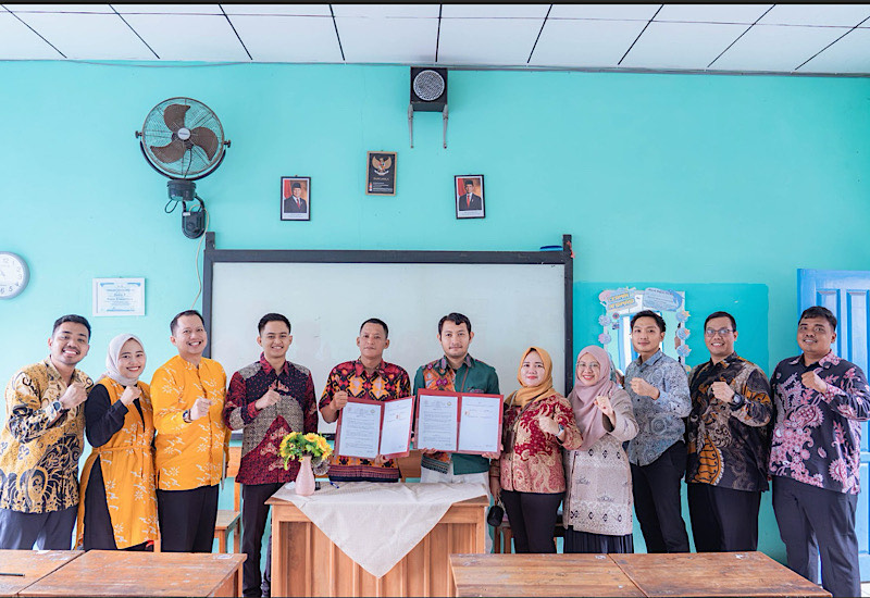  Universitas Teknokrat Indonesia Pengabdian di SMK Gajah Mada, Kenalkan Digitalisasi Pertanian Sistem Irigasi Tetes Berbasis IoT