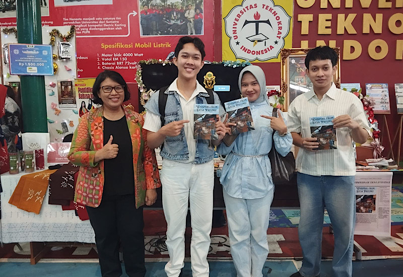  Antologi ”Whisper from Desa Payungi” Karya Mahasiswa Universitas Teknokrat Indonesia Bersaing Literasi Internasional