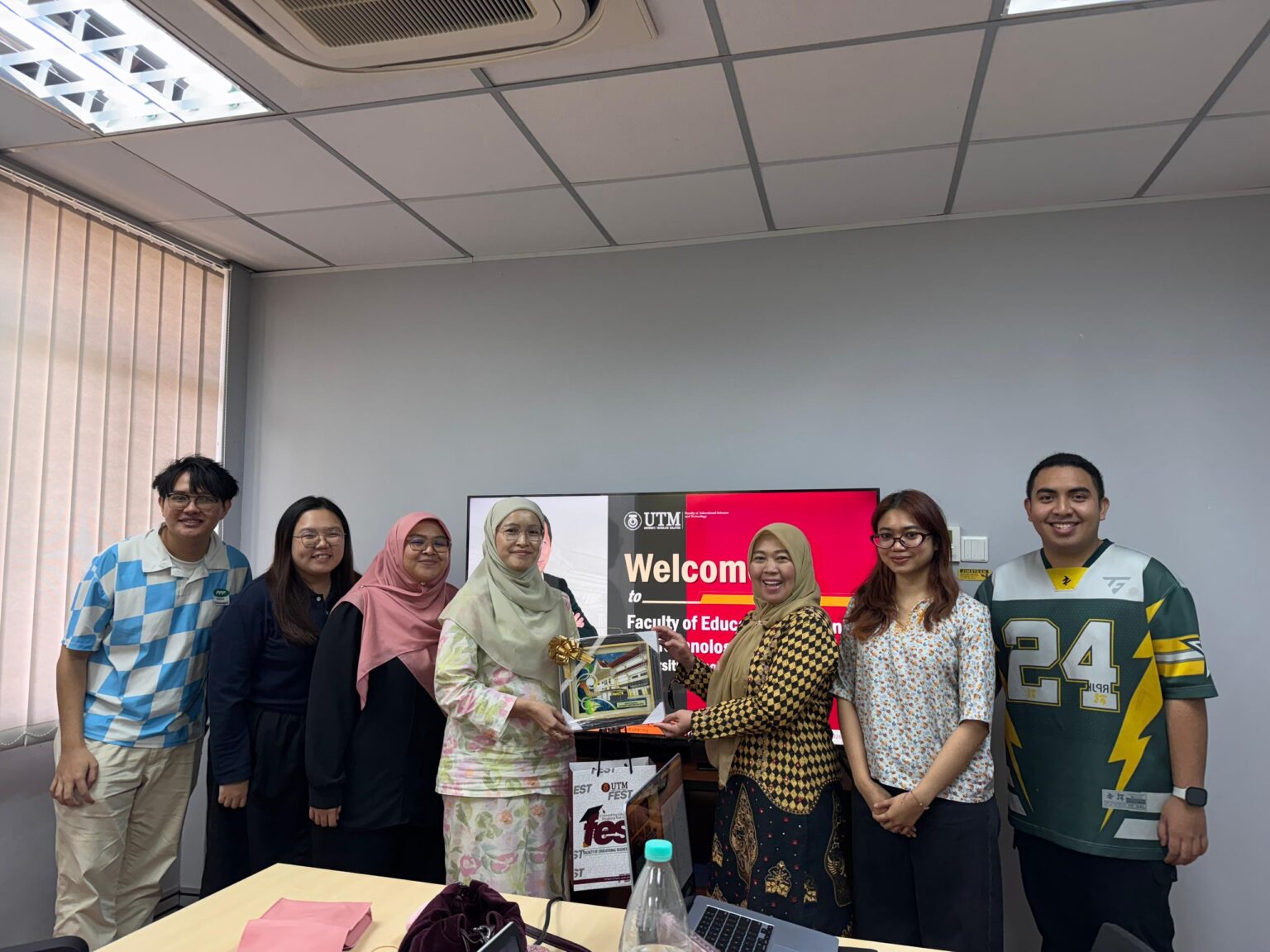 Guru Besar UIN Raden Intan Lampung Yuberti Jadi Pembahas dan Mentor di Universiti Teknologi Malaysia