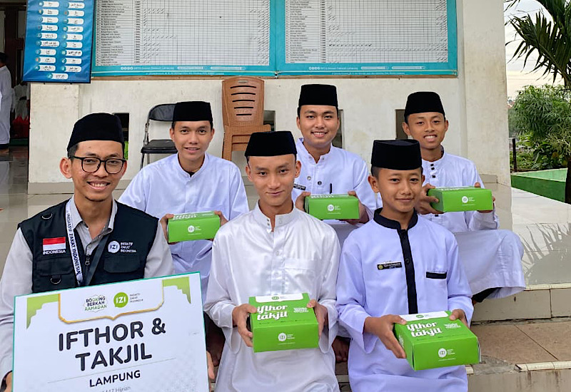  Ifthor Takjil Gasibu Gelaran IZI Hadirkan Kebahagiaan Santri