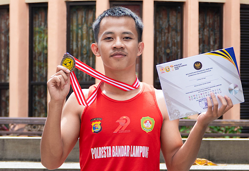  Mahasiswa Universitas Teknokrat Indonesia Ikhwan Azzahro Raih Emas Kejurnas Boxing Championship Polresta Bandar Lampung