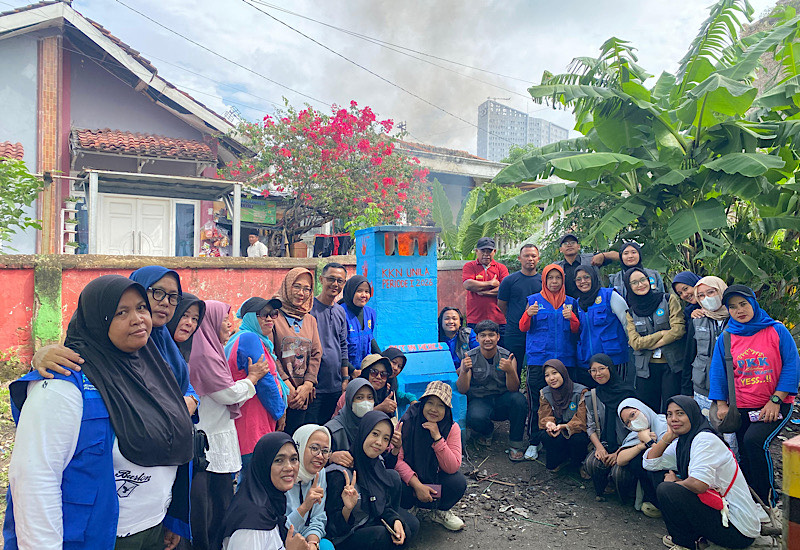  Bakar Sampah Tanpa Asap Tebal, Inovasi Mahasiswa KKN Unila di Bumi Waras