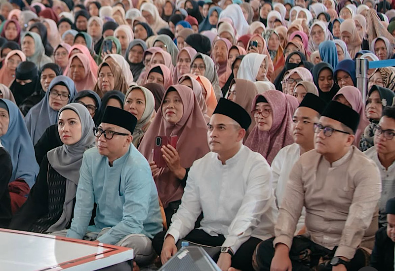  Ribuan Jamaah Ikuti Indonesia Bersholawat di Masjid Al Bakrie, Gubernur Mirza dan Ketua DPRD Giri Akbar Hadir