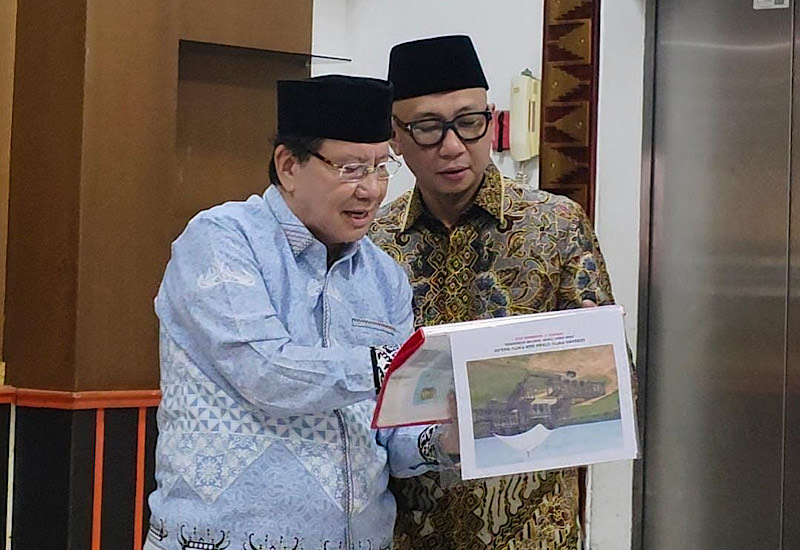  Pengukuhan IKA Unpad, Nasrullah Yusuf Sampaikan Perkembangan Masjid Al Hijrah kepada Gubernur Rahmat Mirzani Djausal