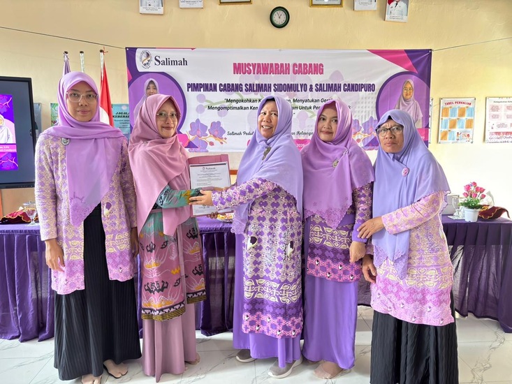  Ketua Salimah Lampung Selatan Yuralina Verawati Lantik Ketua Cabang Sidomulyo dan Candipuro
