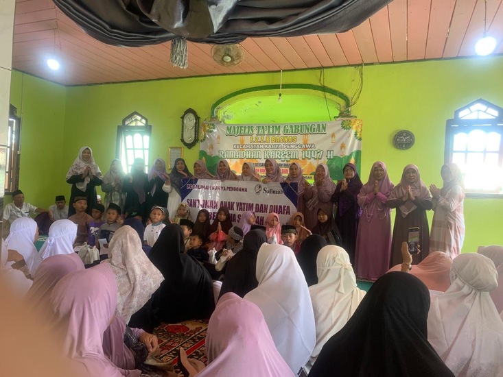  Salimah Pesisir Barat melalui Cabang Karya Penggawa Berbagi Santunan dan Pembinaan kepada Yatim dan Duafa
