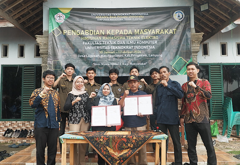 Universitas Teknokrat Indonesia Pengabdian di Desa Lugusari, Mahasiswa Rawat Pembangkit Listrik dan Servis Gratis Elektronik