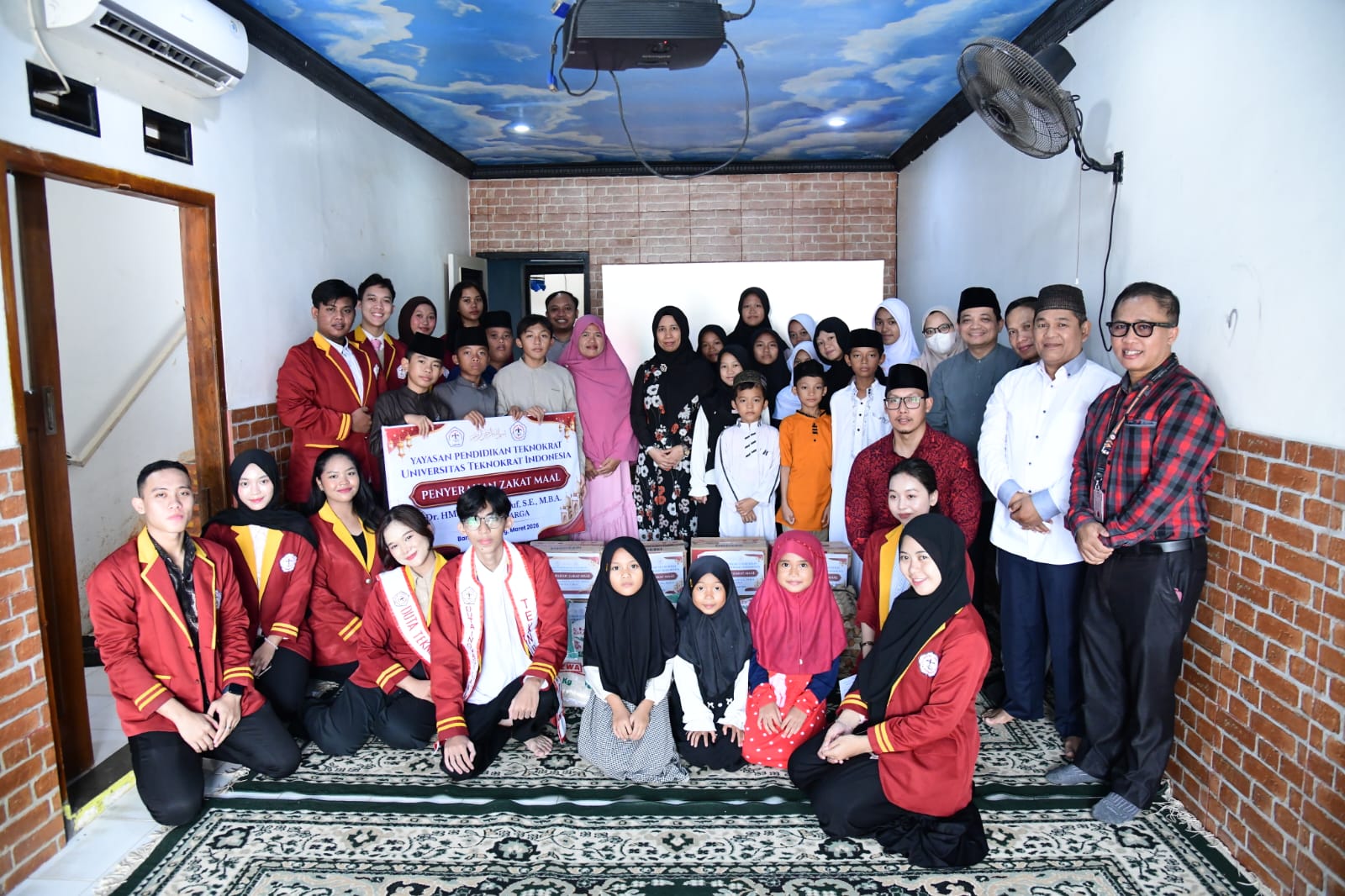  Universitas Teknokrat Indonesia Serahkan Zakat Mal ke Panti Asuhan Roudhotus Sibyan
