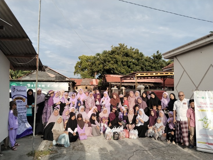  Salimah Lamsel, Kossuma, dan Bailum Berbagi Makanan Berbuka Puasa di Kalianda