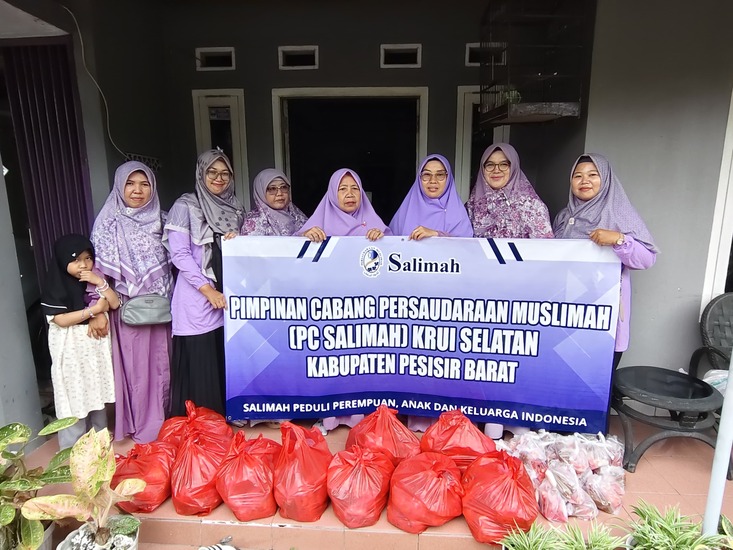 Salimah Pesisir Barat Bersama Anggota Majelis Taklim Khataman Alquran dan Bakti Sosial