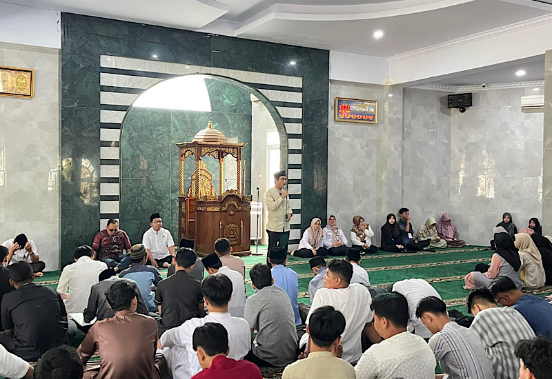  Muhammad Suhada Motivasi Peserta Pesantren Kilat SMAN 2 Bandar Lampung