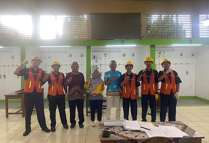  Dosen Teknik Elektro Elka Pranita Jadi Asesor Eksternal UKK SMKN 2 Bandar Lampung, Perkuat Sinergi Pendidikan dan Dukung Pencapaian SDGs